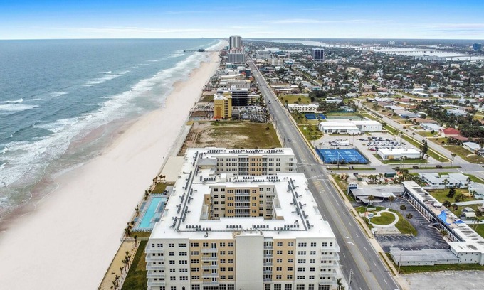 Seabreeze Park Condo | Oceanfront Oasis Daytona Beach 3BR/2BA - Road View #345