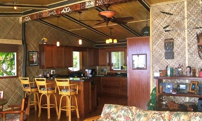Kahaluu Bay House | Oceanfront Private Home on Kahalu'u Bay with Pool