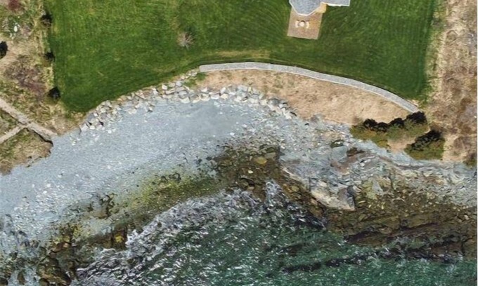Bay Roberts House | Oceanfront property with shoreline access; main floor master with ensuite.
