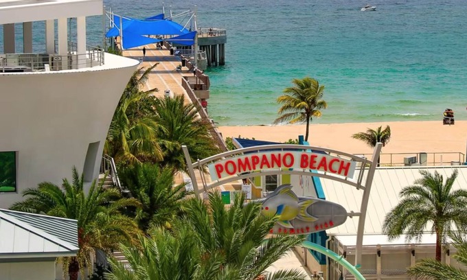 Pompano Beach Resort | Oceanfront Studio! Step from your door to the beach! Your own private entrance!