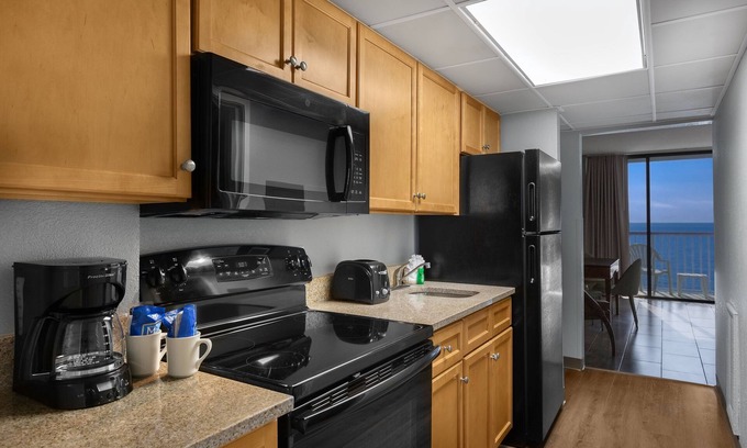 Myrtle Beach Resort | Oceanfront Suite w/Fantastic View + Official On-Site Rental Privileges