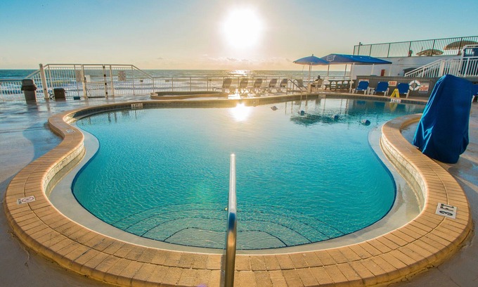 Daytona Beach Shores Condo | Oceanfront 1BR Condo w/Balcony & Kitchen