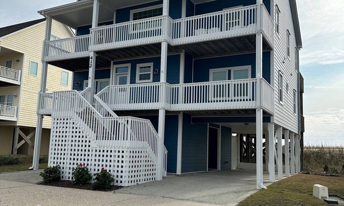 McCutcheon Field House | Oceanfront North Topsail Beach House with a View