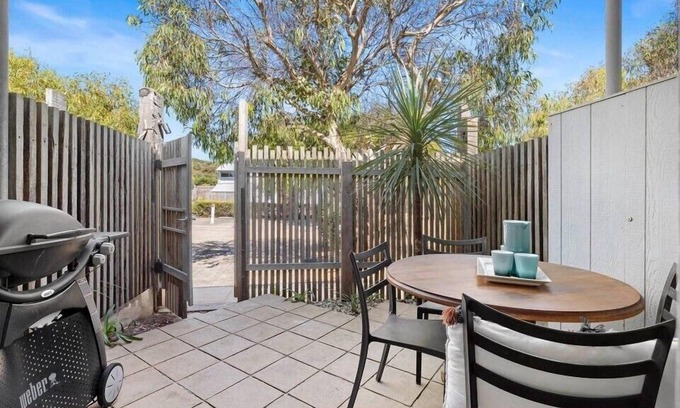 Sorrento Apartment | Oceanic Hideaway: 1 BR, 1 BA in Sorrento, Sleeps 4
