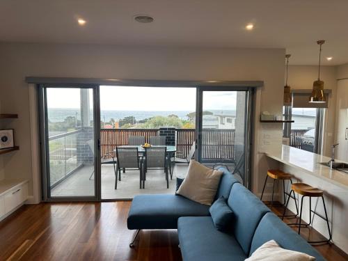 Portarlington House | Oceans 15- Stunning Home Ocean Views close to Wineries Restaurants and Golf Course