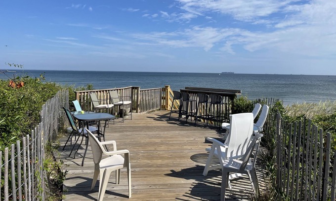 East Ocean View Condo | Oceanside 3 story condo w/ private beach access 2BD/1 Full, 2 1/2 BA