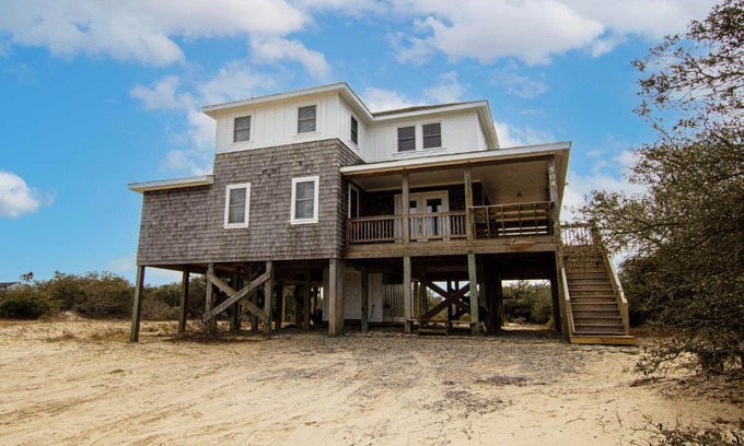 Corolla House | Oceanside, Hot Tub, Screened Porch, Wild Horses, 4x504, Sol Searcher