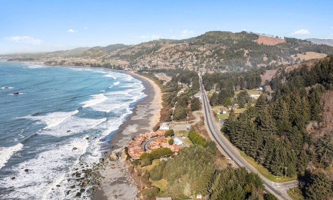 Smith River Apartment | Oceanview Cabin 18 With Private Jacuzzi