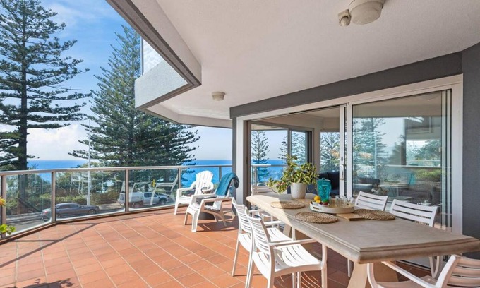 Wollongong CBD Apartment | Oceanview Escape - Idyllic Beachfront Dreaming