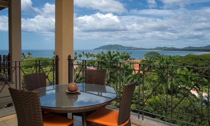 Tamarindo Apartment | ♆Oceanview in the 🎔 of town♆ Huge Pool Beach acss