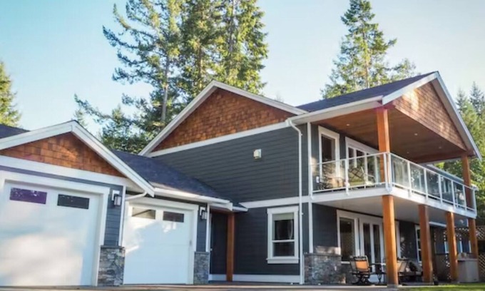 Regional District of Nanaimo House | Oceanview Luxury Home