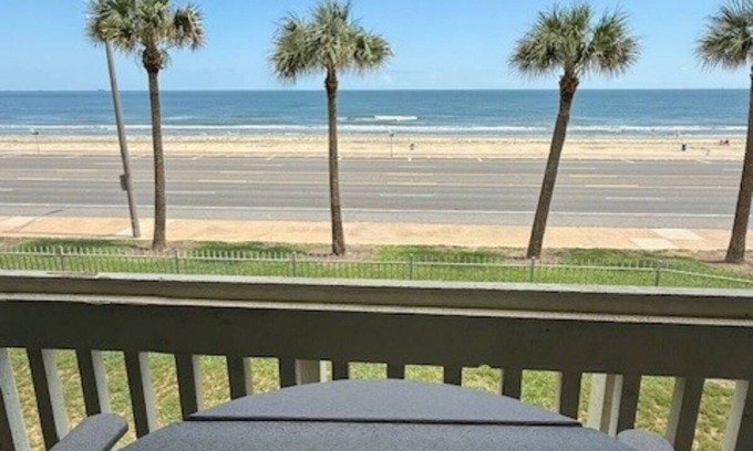 Galveston Condo | Oceanview Oasis Balcony + Pools Steps to Beach