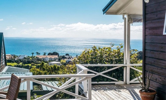 Onetangi House | Oceanview Onetangi