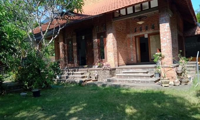 Bondalem House | Oemah Bajangan to the Beach