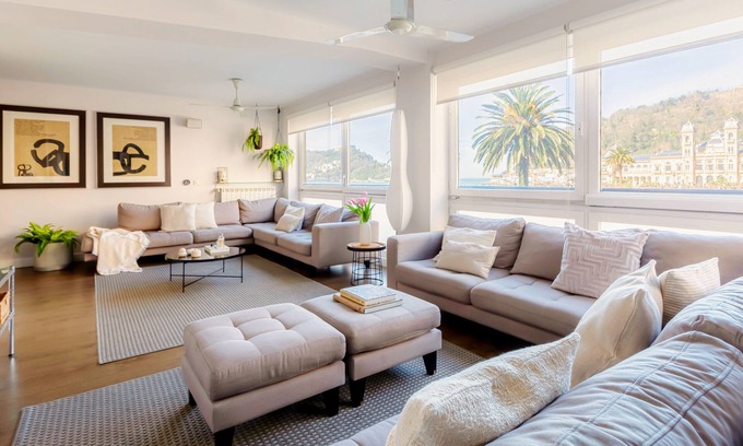 San Sebastian Centro Apartment | ❤ of San Sebastian | Walk Score 99 | 3 Baths