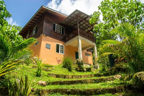 Las Cuevas Bed & Breakfast | Off-grid Zen Forest Den