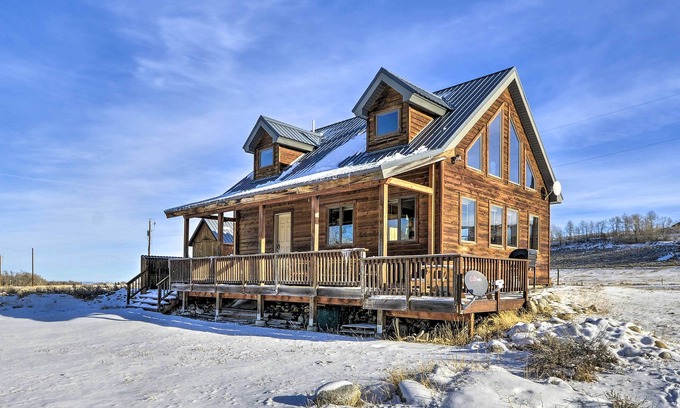 Red Lodge Cabin | 'Off The Beaten Path' Cabin w/Mtn Views & Hot Tub