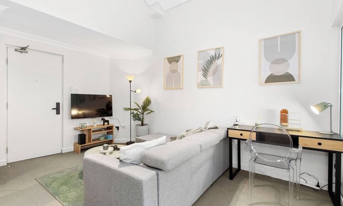 Perth Central Business District Apartment | Offering a blend of comfort and convenience, located just 5 minutes from Perth's CBD and the Convention Centre. Nestled behind the lush greenery of Kings Park , guests can enjoy peaceful scenery from the balcony yet be close enough to the city!
