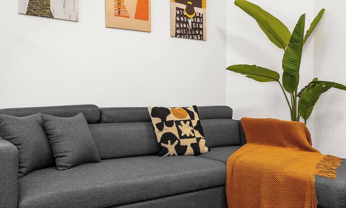 Perth Central Business District Apartment | Offering a blend of comfort and convenience, located just 5 minutes from Perth's CBD and the Convention Centre. Nestled behind the lush greenery of Kings Park , guests can enjoy peaceful scenery from the balcony yet be close enough to the city!