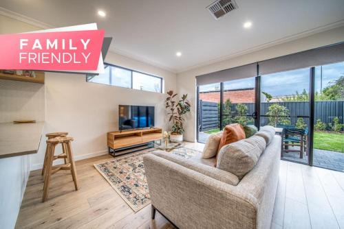 Warradale House | Ohana on Hobart Backyard Wifi Family