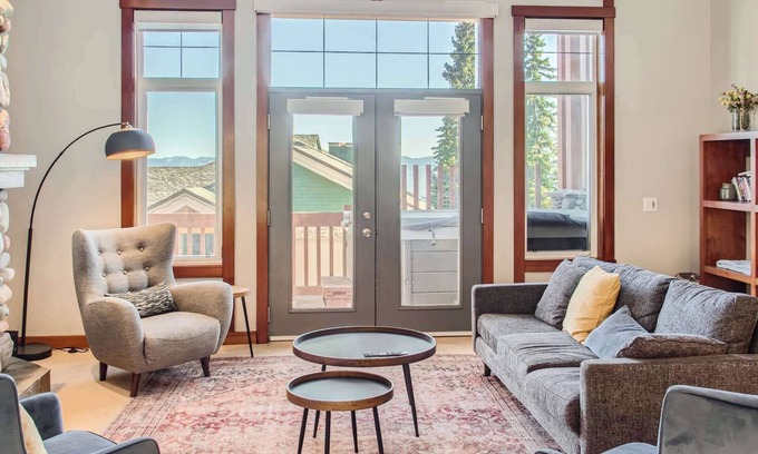 Big White Ski Resort House | Okanagan - Moonshine Crescent 365