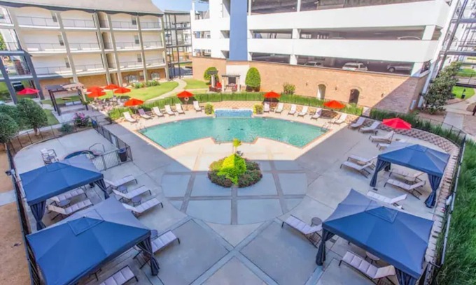 Downtown Oklahoma City Apartment | Oklahoma City "Oasis"🤩 *Pool*Cabanas*Firepit 😃