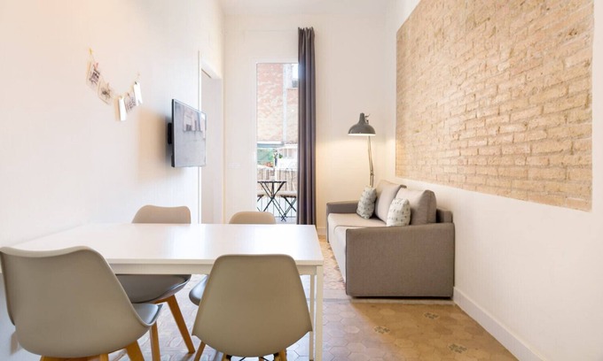 L'Hospitalet de Llobregat Apartment | Olala Design Apartment 3.2 | 10m Pl.España