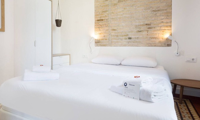 L'Hospitalet de Llobregat Apartment | Olala Design Apartment 3.4 | 10m Pl.España