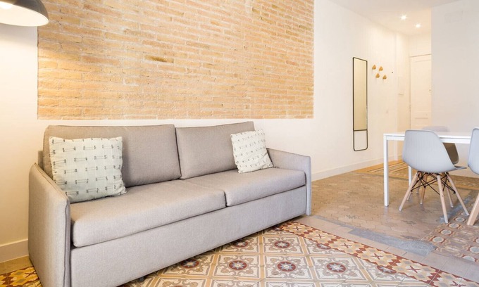 L'Hospitalet de Llobregat Apartment | Olala Design Apartment 3.3 | 10m Pl.España