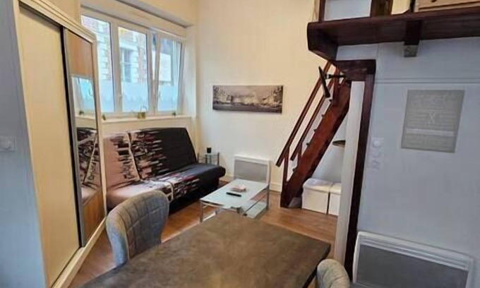 Arras Apartment | Old Arras studio with mezzanine