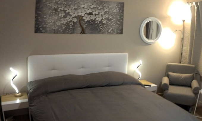 Monte Sacro House | Old Bridge Minisuite Quiet connected studio apartment
