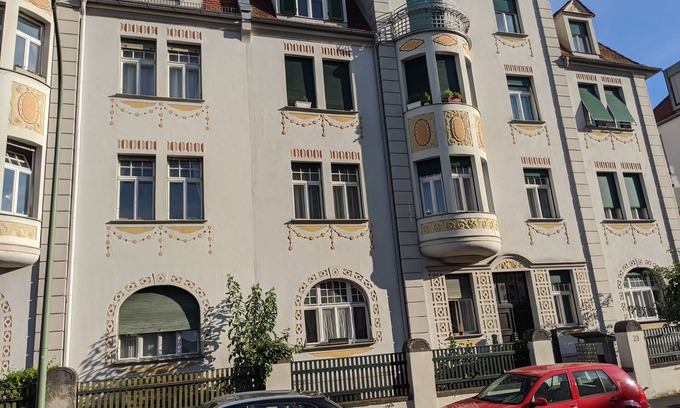 Sanderau Apartment | Old building on the Main