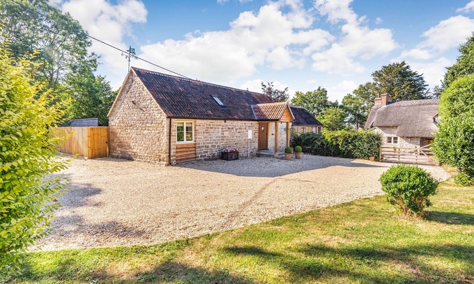 Blackford Cottage | OLD FARM STABLES, pet friendly, with open fire in Sparkford