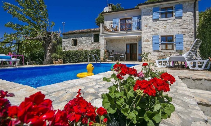 Fuskulin House | Old Istrian house for rent with pool in a small place near Poreč