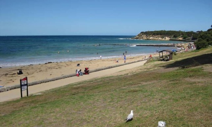 Point Lonsdale House | Old Lonnie family beach house with stunning ocean views