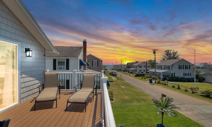 Old Lyme House | Old Lyme Shores Beach house! Walk to water!