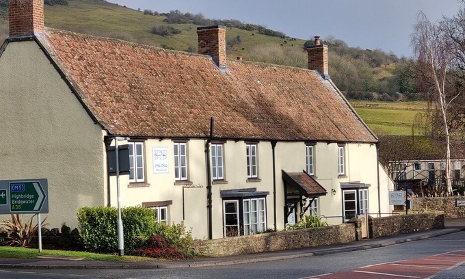 Cross Bed & Breakfast | Old Manor House B&B