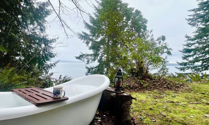 Tillicum Cabin | "Old Pine" Rustic Waterfront Cabin w/Outdoor Tub #CabinVibes
