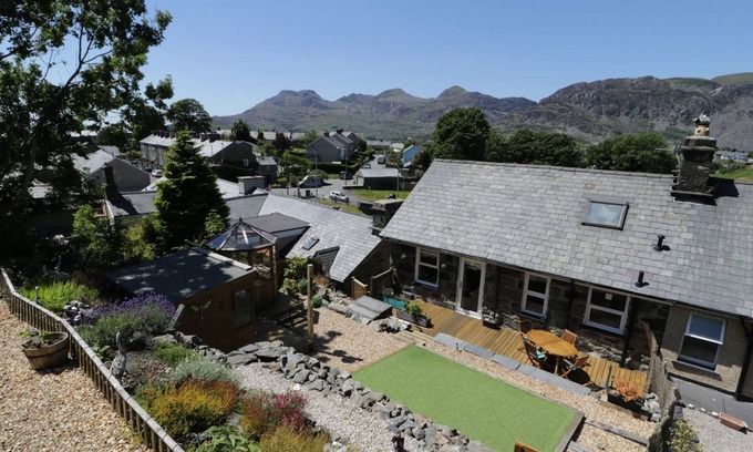 Manod House | OLD POST OFFICE, family friendly in Blaenau Ffestiniog