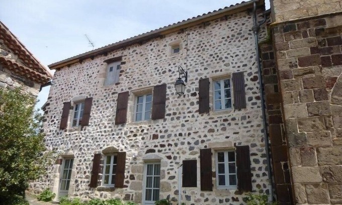Arlempdes Cottage | Old rectory with 3 bedrooms at the foot of a medieval fortress