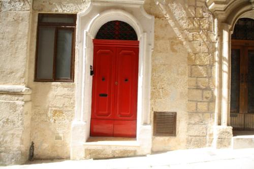 Cospicua Apartment | Old refurbished Apartment in Bormla