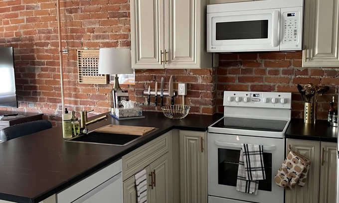 Belleville Apartment | Old World Charm: Burrows Suite #3 - Belleville, ON