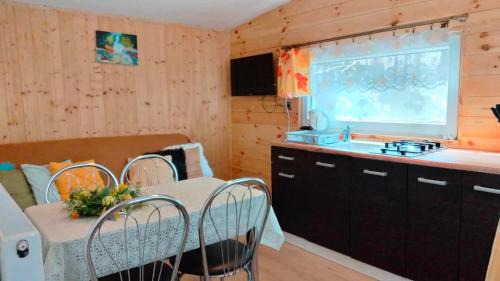 Biskupiec Cabin | Oleandria-, Domek Poziomeczka" nr 33 -ogrzewany w okresie jesienno-zimowym
