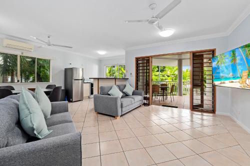 Palm Cove Apartment | Oliva St 2 Bedroom Palm Cove Apartment