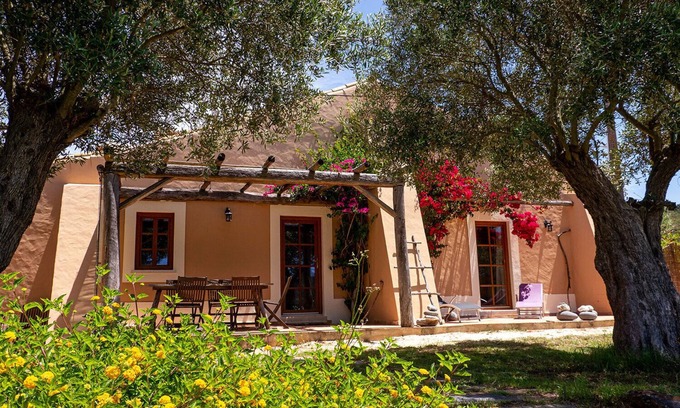 Aljezur House | OLIVEIRA HOUSE - A Tranquil Retreat 5 min away from the beach (Monte D. Sancho)