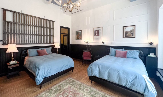 Downtown - Waterfront House | Oliver Inn | Suite 6 | Guilford & Caroline Hartley