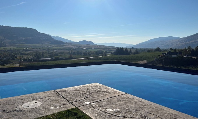 Okanagan-Similkameen House | Oliver Oasis, Merlot - Vineyard home with great pool, hot tub & views for days!