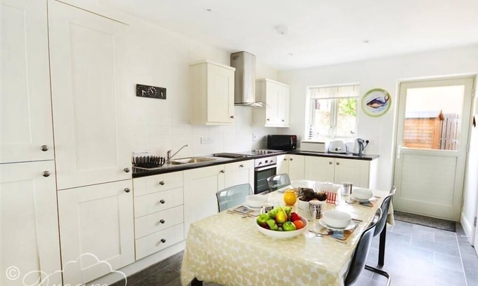 Portland Cottage | OLYMPIC COTTAGE, pet friendly, with a garden in Fortuneswell