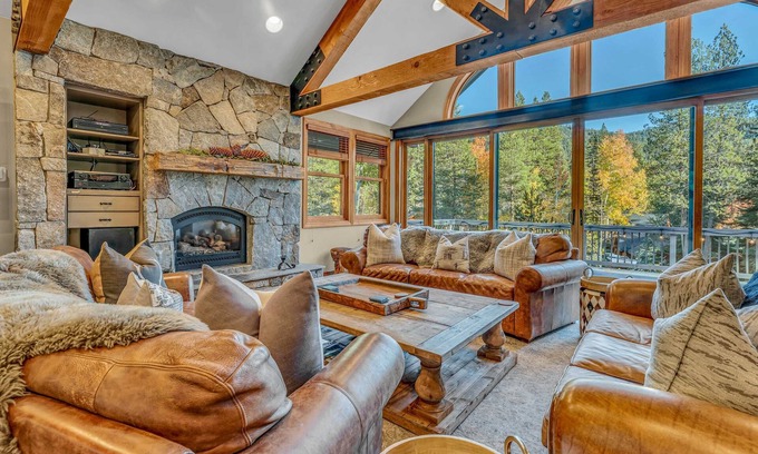 Olympic Valley House | Olympic Valley Getaway with Hot Tub & 2 Wet Bars