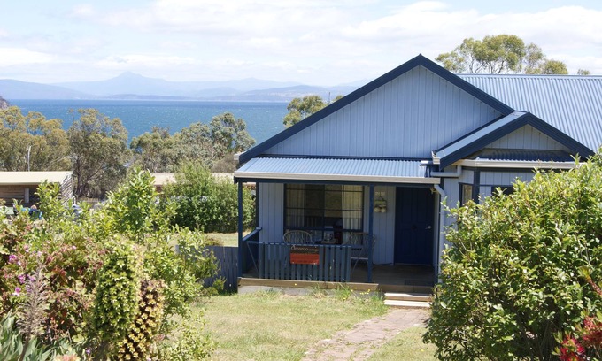 Alonnah Cottage | Omaroo Cottage Bruny Island